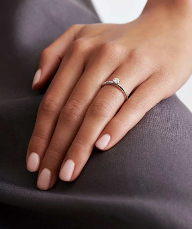 Devout zlatni zaručnički prsten s dijamantom